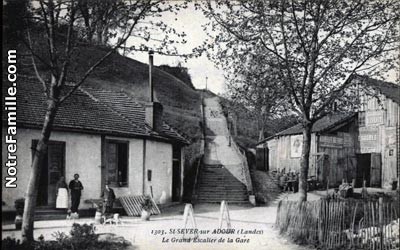 Le grand escalier de la gare